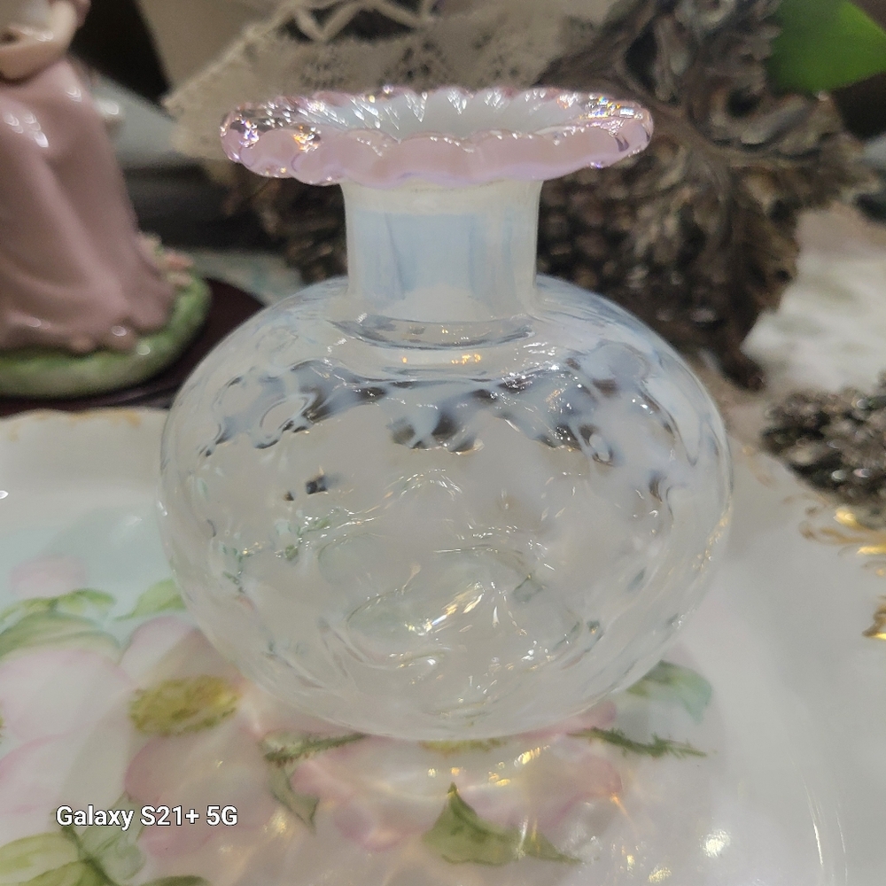 Elegant Glass Vase with Pink Rim